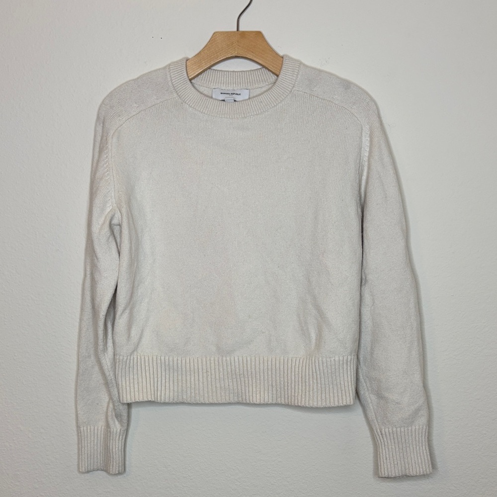 BANANA REPUBLIC Ivory Classic Knit Sweater